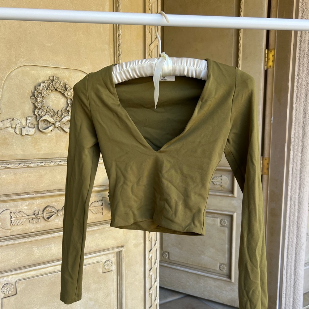 Aritzia (Babaton) Top
